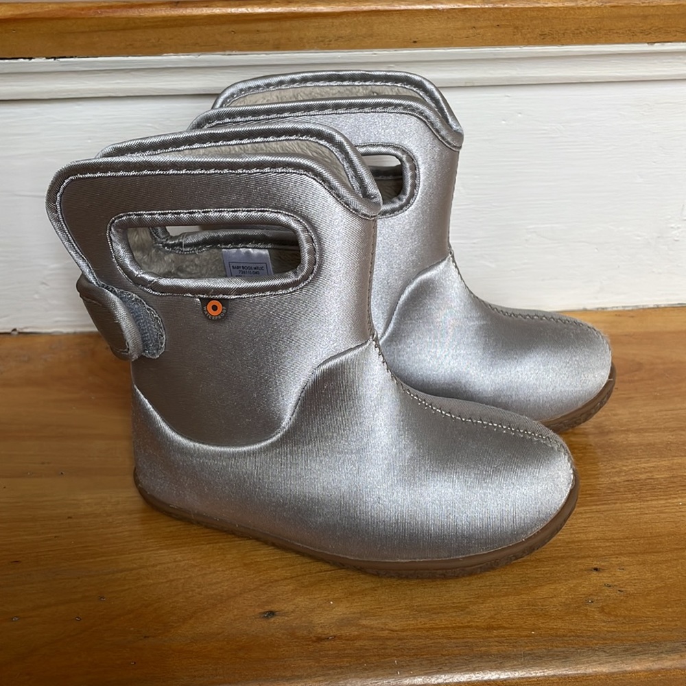 Silver metallic girls bogs